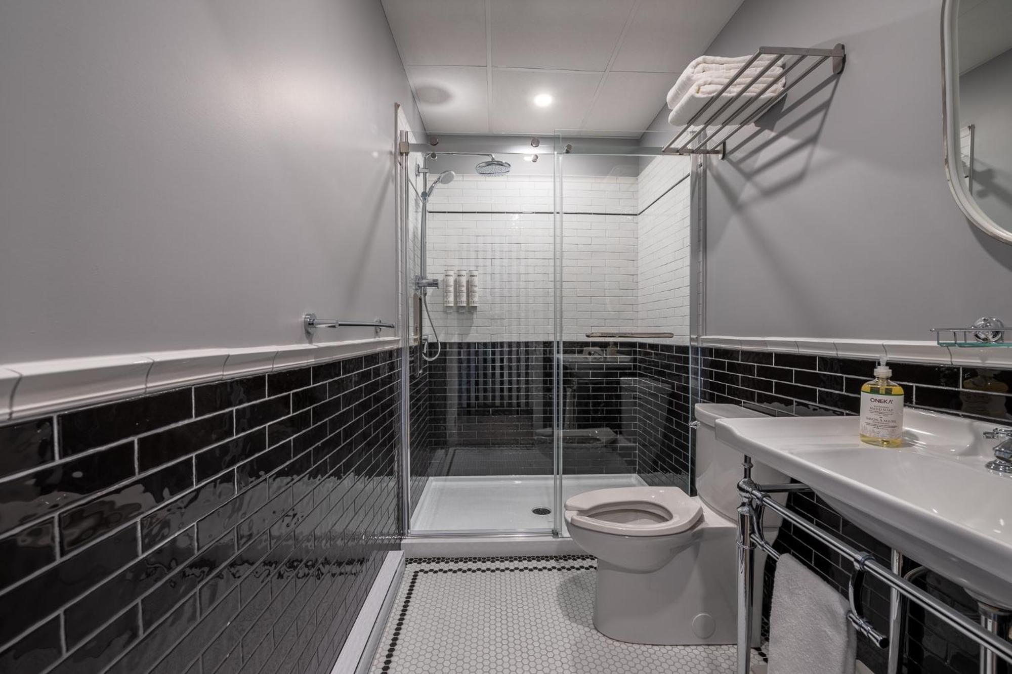 Hotel Acadia Квебек Екстериор снимка